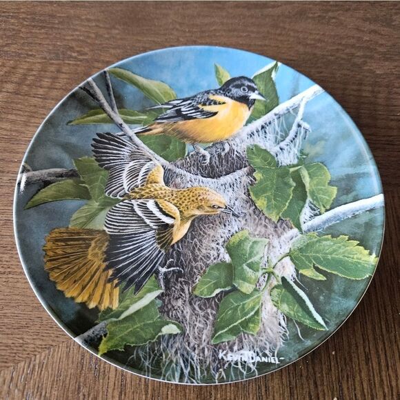 Encyclopedia Britannica VINTAGE NTAGE Knowles Kevin Daniel Decorative Plate - Picture 1 of 3